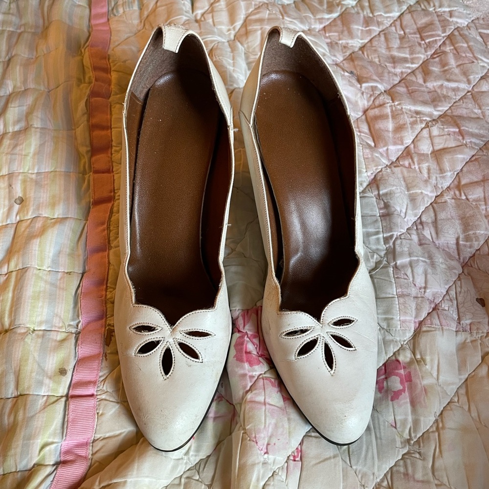 Vintage White Size 7.5 3” Heels